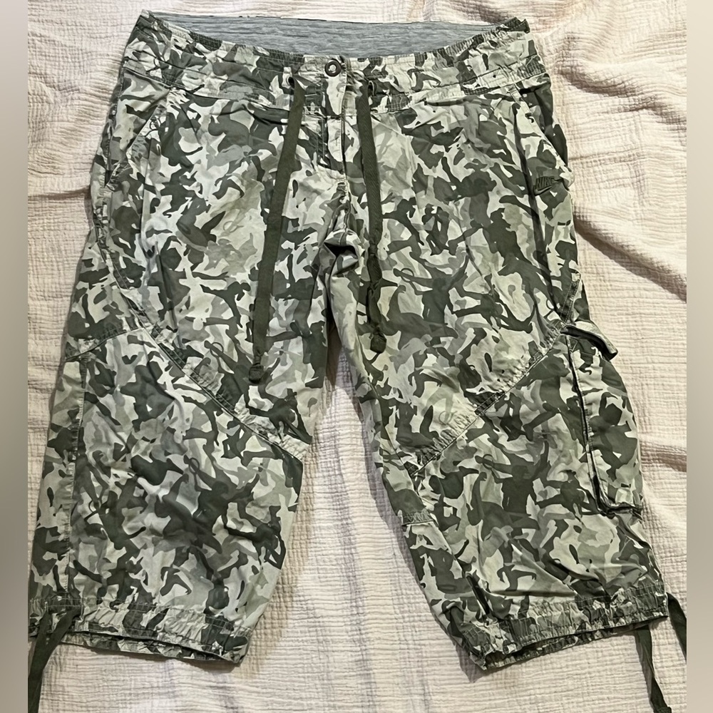 Camouflage Nike Capris Medium